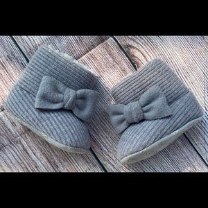 NEW Infant Girl’s Soft Sole Booties Size 0-6 Months